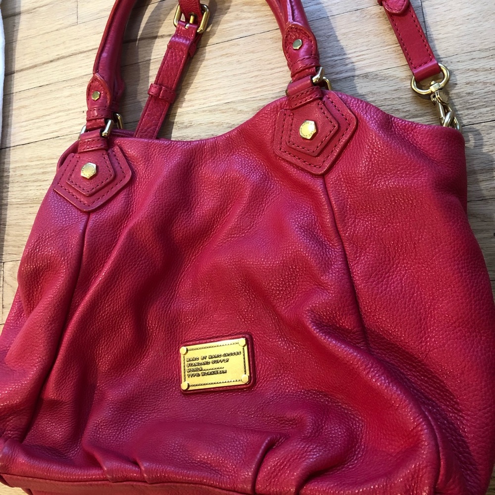cherry red MARC BY MARC JACOBS purse with gold hardware - Picture 15 of 17